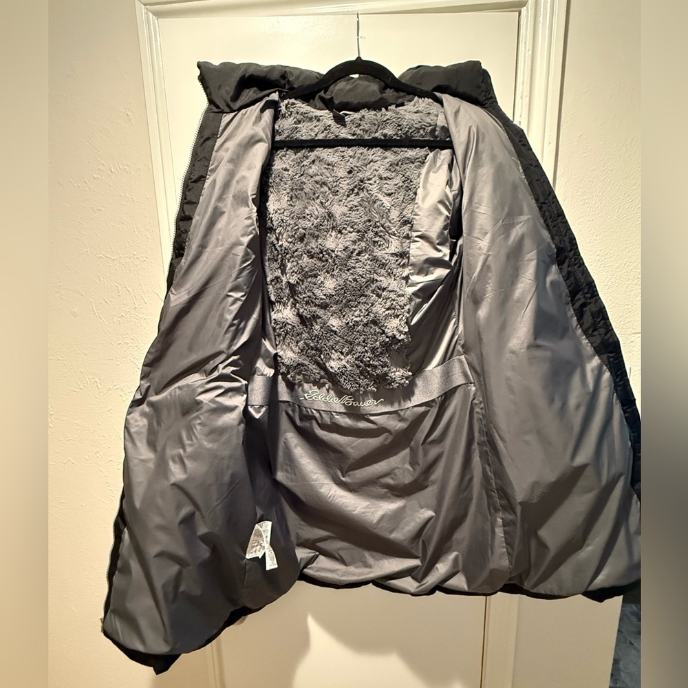 Eddie Bauer Women's Black Puffer Jacket - Picture 4 of 15